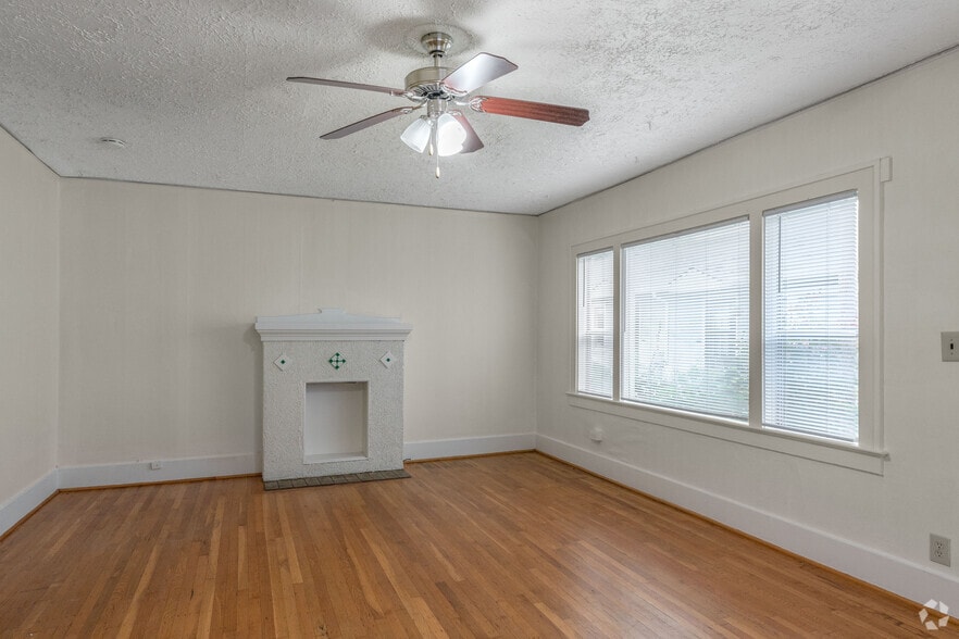 1BR, 1BA, - 645SF - Living Room - Elysian Gardens Apartments