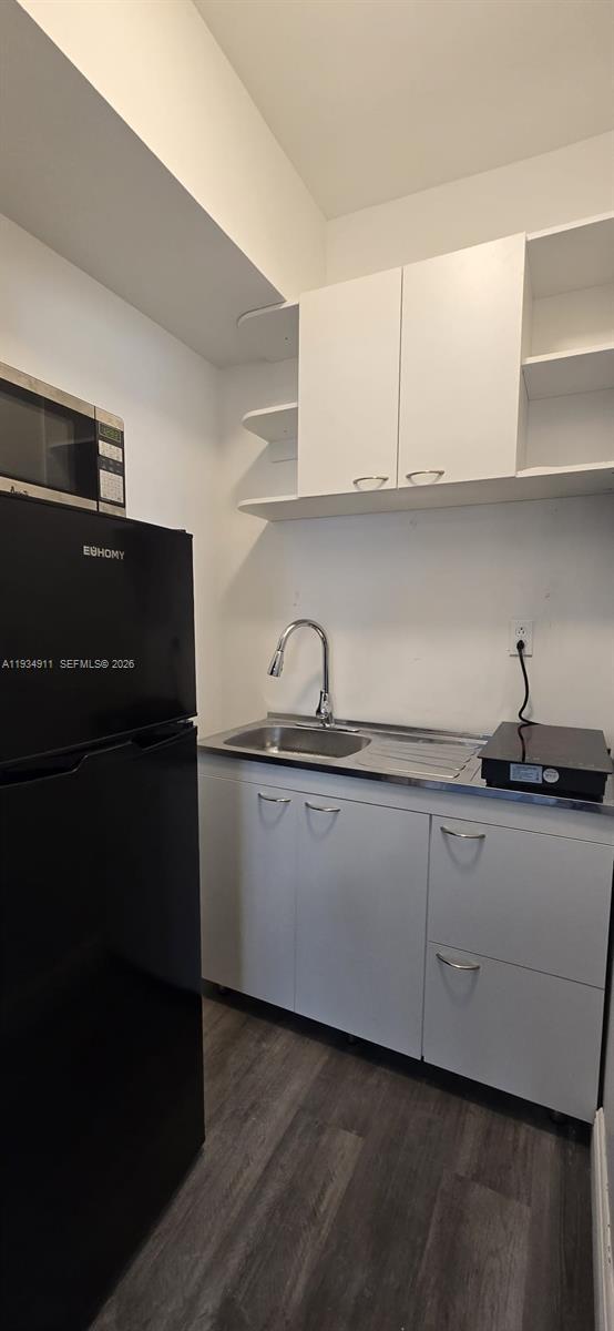 Building Photo - 8430 Harding Ave