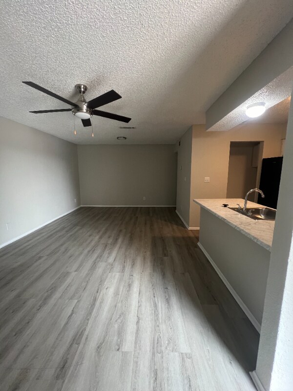 Building Photo - 4420 Saturn Rd