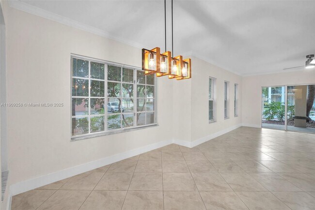 Building Photo - 2498 Centergate Dr