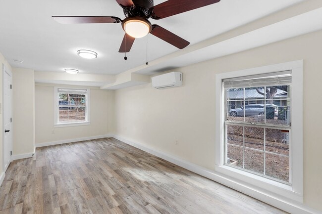 Building Photo - Updated 1 Bedroom / 1 Bathroom Apartment - Close to Campus