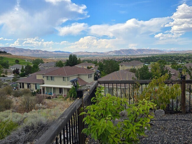 Building Photo - Beautiful single story home with over 1600...