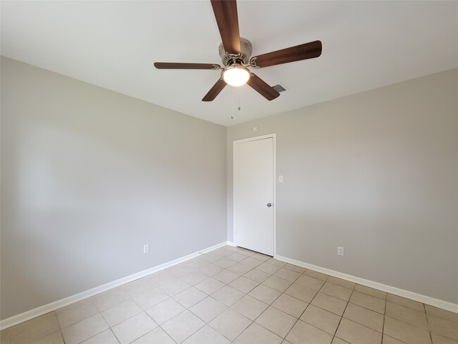 Building Photo - 1803 Cypress Dr