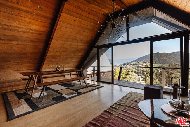 Building Photo - 6894 Pacific View Dr