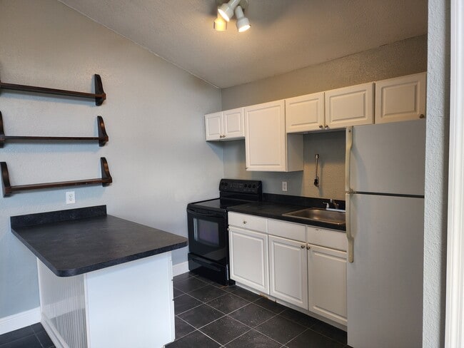 Building Photo - 5632 Pinerock Rd