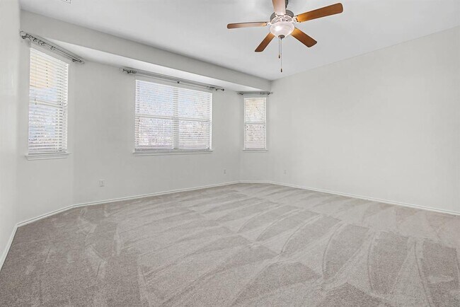 Building Photo - 501 Silver Trail