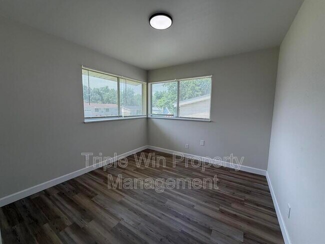 Building Photo - 2257 Luxmore Dr