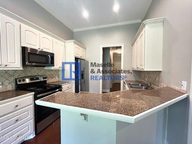 Building Photo - 3 bedroom/2 bath house in 042 Brandon!