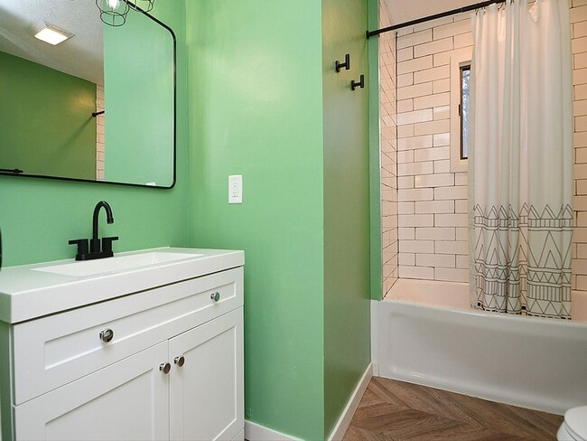 Building Photo - 4640 Washington Ave