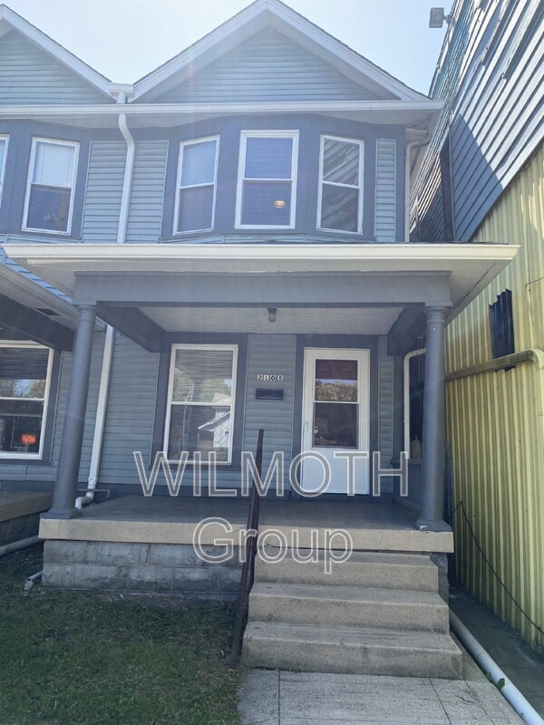 Building Photo - 2105 E Michigan St