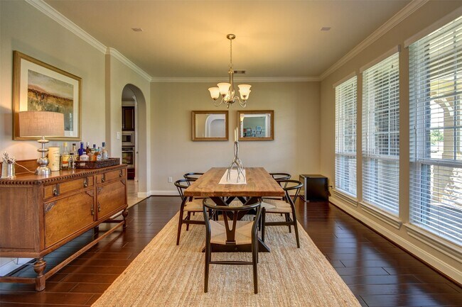 Building Photo - 25710 Oakwood Knoll Dr