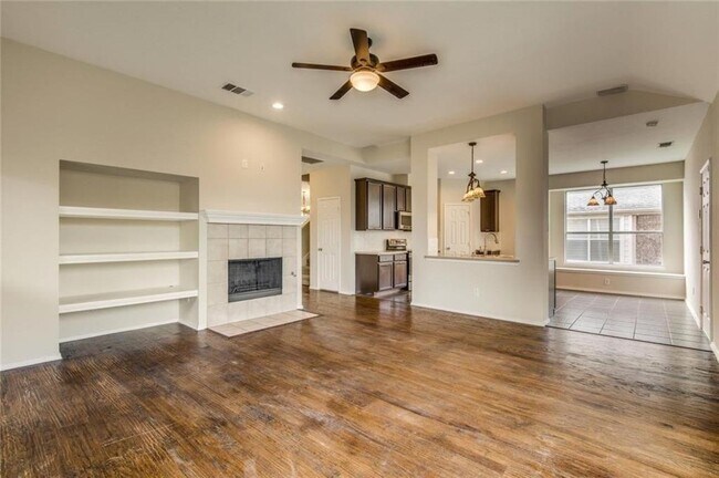 Building Photo - 13553 Valley Mills Dr