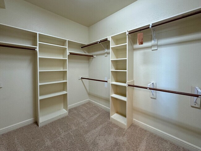 Building Photo - 1559 E Blackjack Rd E