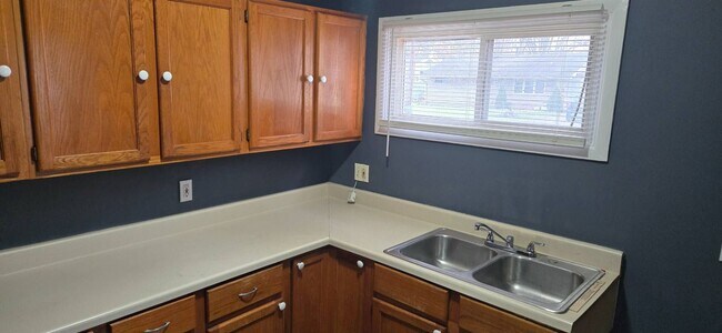 Building Photo - Charming 3-Bedroom Property in Prime Location ( SECTION 8 VOUCHER ACCEPTED )