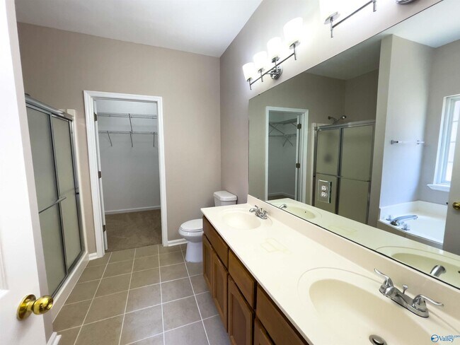 Building Photo - 107 Barrington Ct