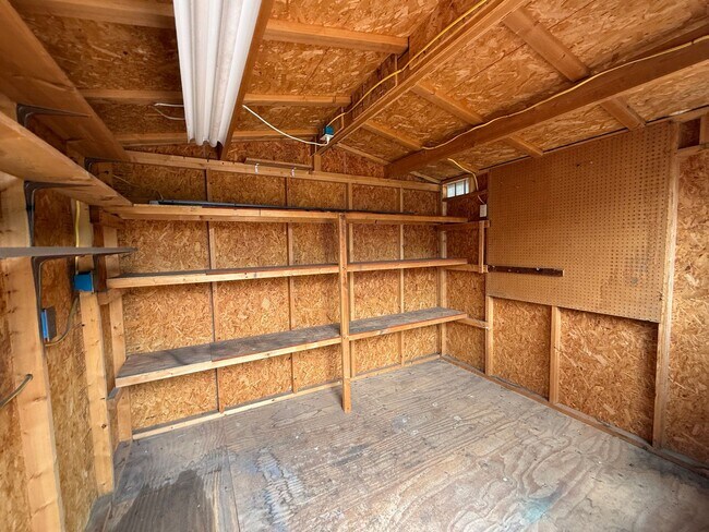 Building Photo - 1422 Eagle Ct