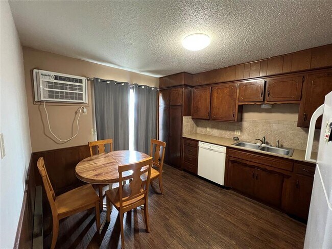 Building Photo - 1020 N 6th St