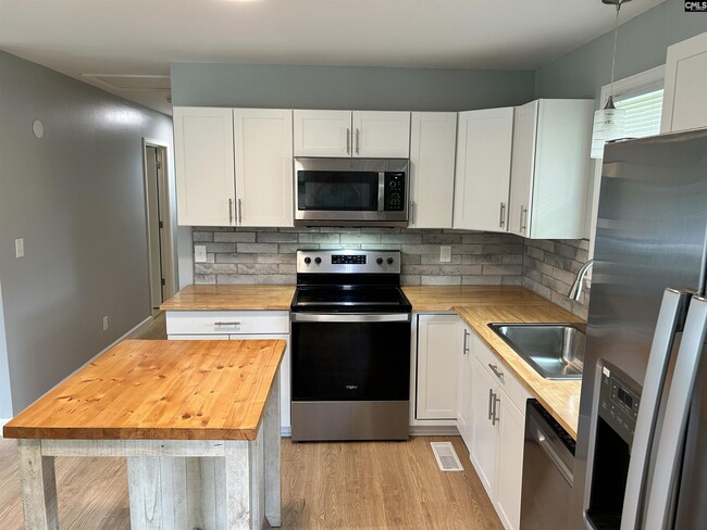 Building Photo - 366 Blackville Rd