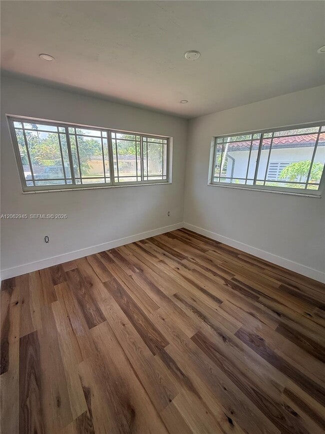 Building Photo - 1532 Trillo Ave