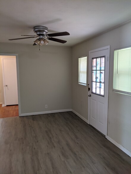Building Photo - 9915 La Prada Dr