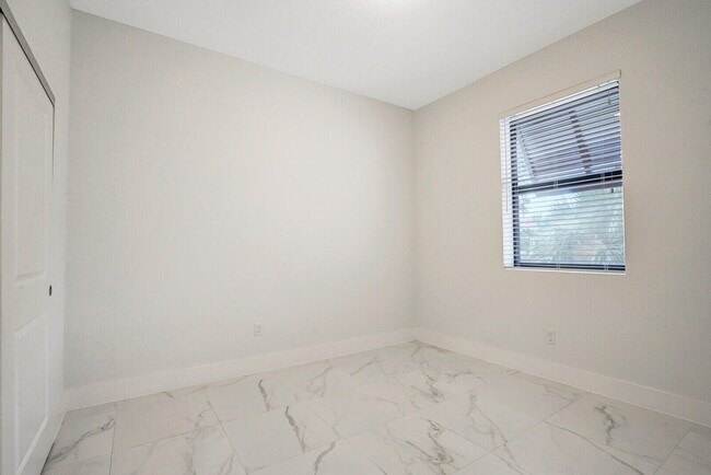Building Photo - 352 Bella Sol Way