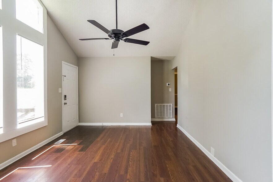 Building Photo - 3248 Larabee Ln