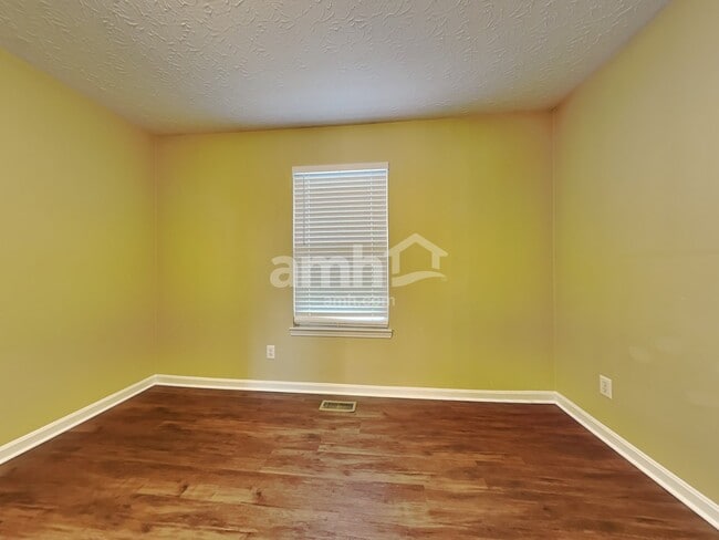 Building Photo - 1889 Bridle Path