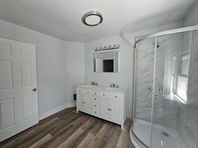 Building Photo - Newly updates 2 bedroom 1 bath for rent in...