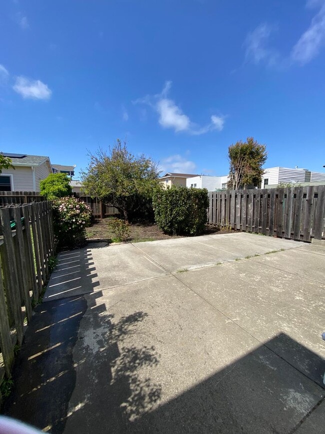 Building Photo - Cozy 2 bedroom 1 bath home Huntington Park