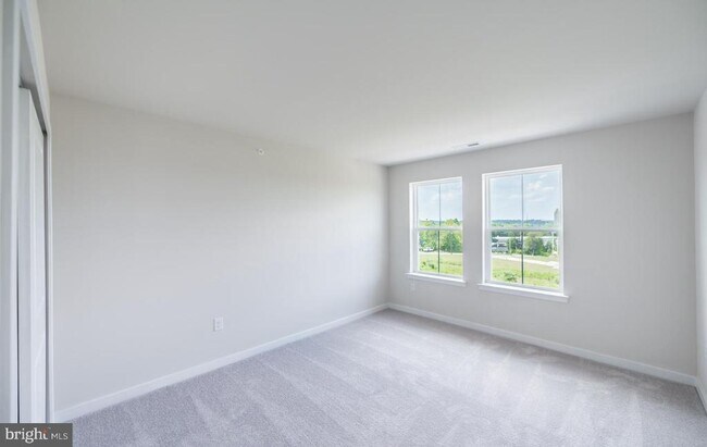 Building Photo - 715 Platinum Dr