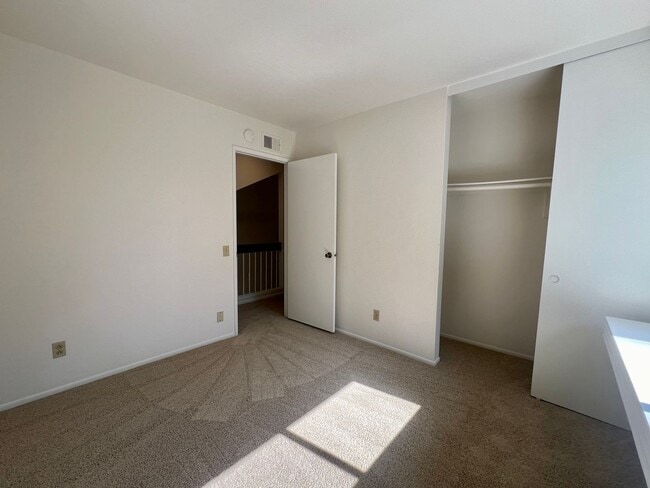Building Photo - Spacious 4BD/2.5Bth Home in Rancho Penasqu...