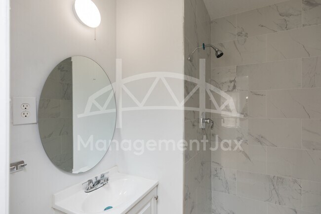 Building Photo - 1478 W 11th St