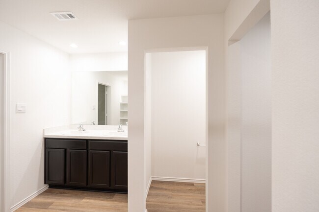 Building Photo - 14914 Timber Pnes Dr