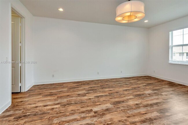 Building Photo - 22954 Clear Echo Dr