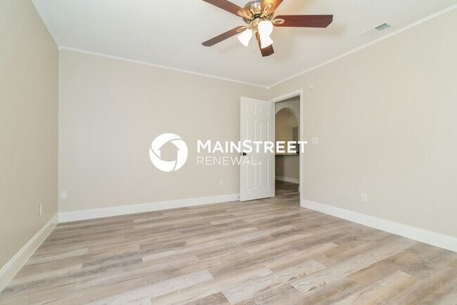 Building Photo - 3 Bedroom Pet-Friendly Home in CLERMONT, FL with Main Street Renewal