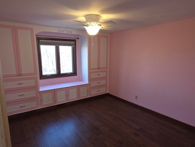 Building Photo - N67W28710 Longview St