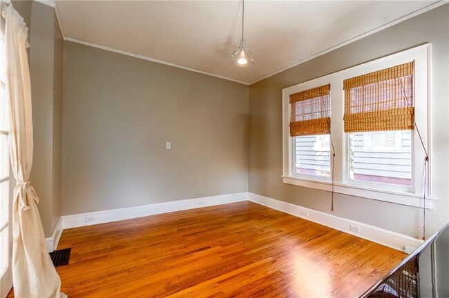 Building Photo - 628 Cooledge Ave NE