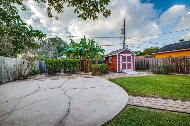 Building Photo - 8421 Baker Dr
