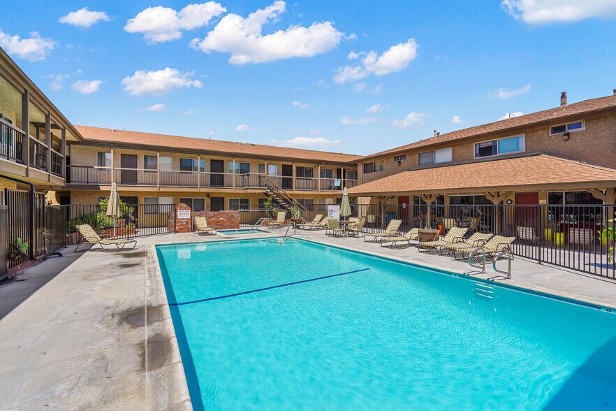 Building Photo - 4633 Marine Ave