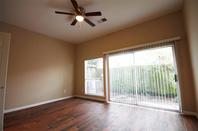 Building Photo - 11615 Glenwolde Dr