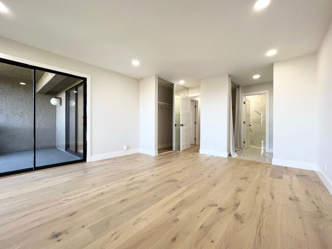 Building Photo - Beautifully Remodeled Condo with OCEAN VIE...