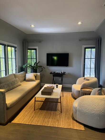 Building Photo - 4311 Finley Ave