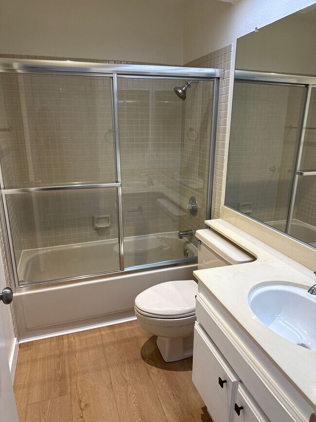 Building Photo - 532.5 Via De La Valle