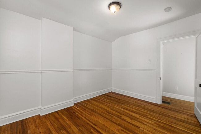 Building Photo - Gardener's Dream! 3-Bedroom, 1.5-Bath Home, Steps away from Tower Grove Park