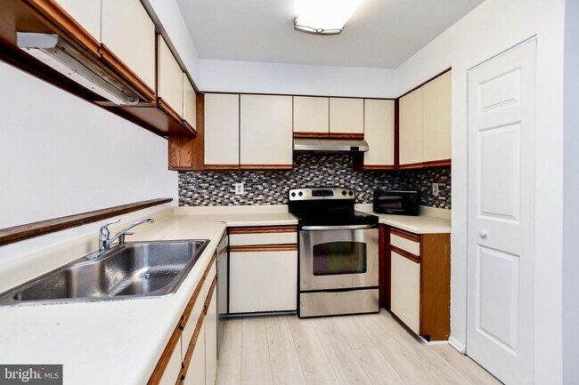 Building Photo - 4915 Colonel Contee Pl