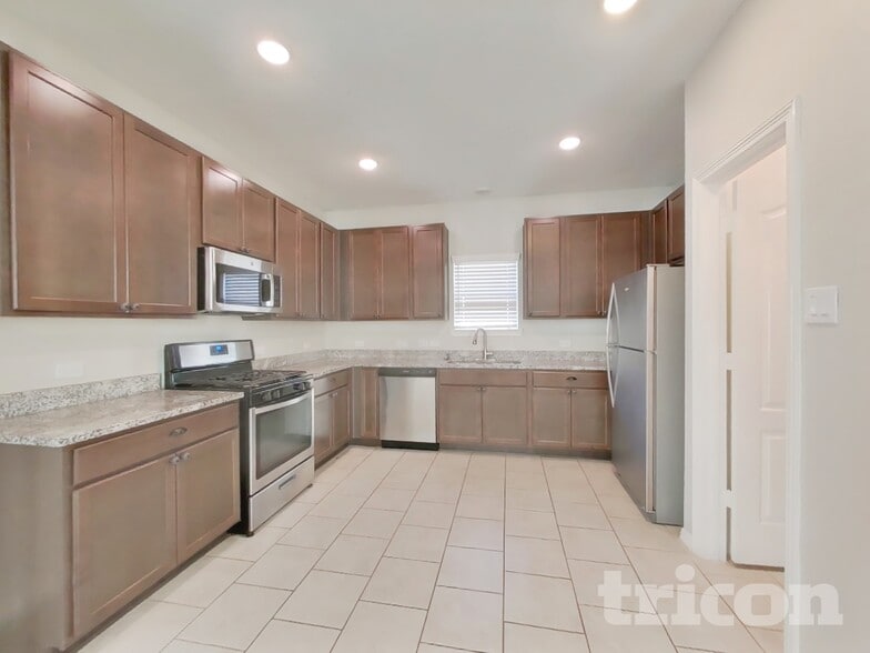 Building Photo - 20010 Northpark Oak Ln