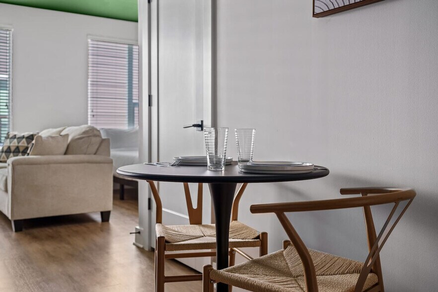 Building Photo - 2412 W Cypress St