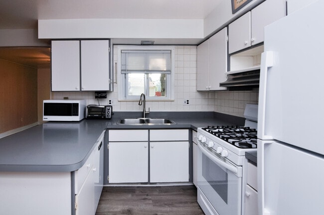 Building Photo - 8807 Tavistock Dr