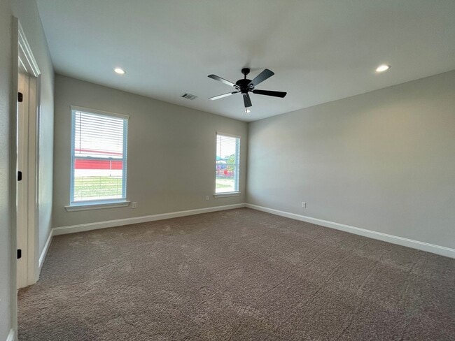 Building Photo - Beautiful home  in Americana!
