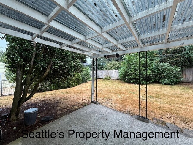 Building Photo - Deceptively Large Wedgewood Home!